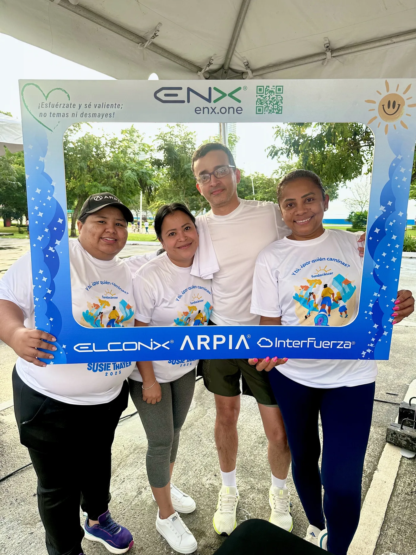Voluntarios de Grupo ENX en la Caminata Susie Thayer